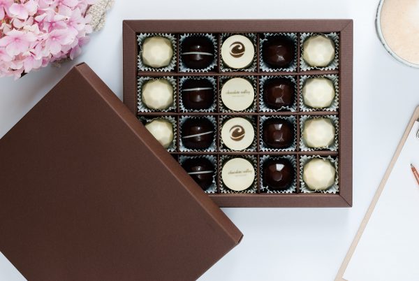 20er Set <br> mit vier Logo Pralinen