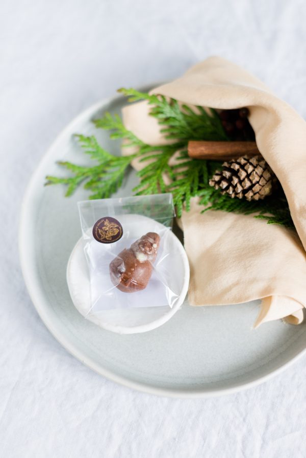 kleiner Schokoladen Weihnachtsmann gefüllt