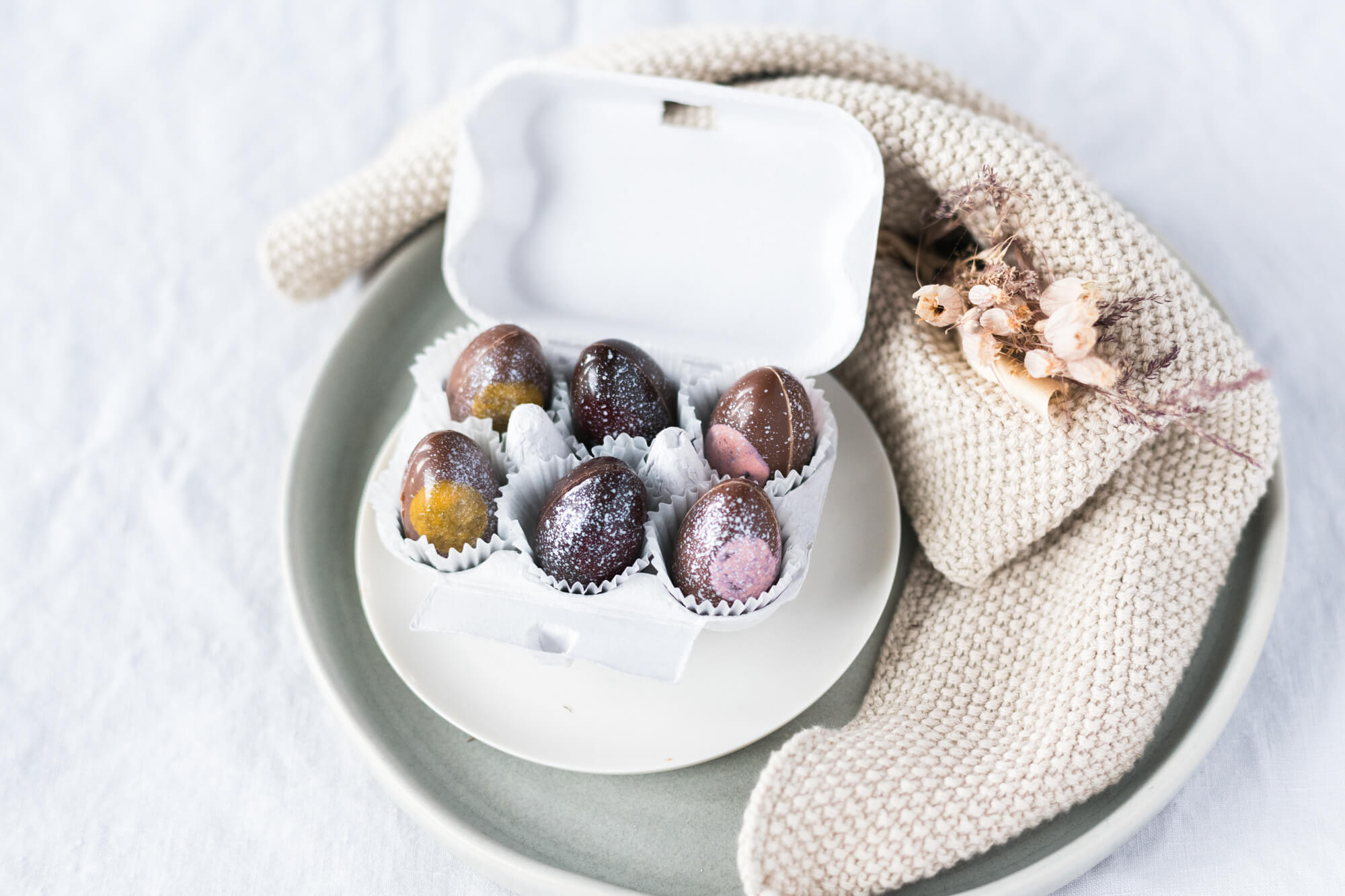 Nussige Ostereier, handgegossen 6er Set im Eierkarton – Bild 4