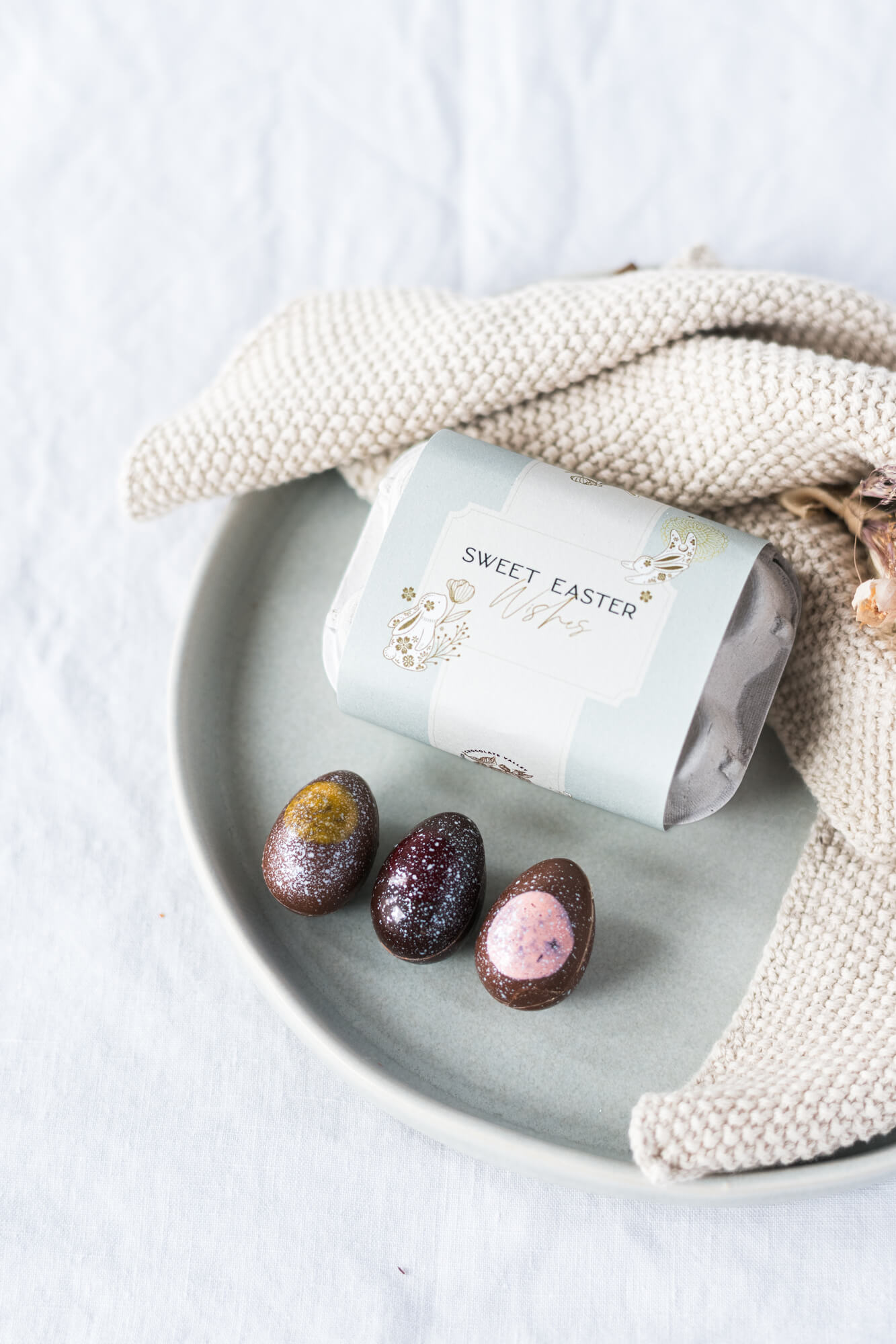 Nussige Ostereier, handgegossen 6er Set im Eierkarton